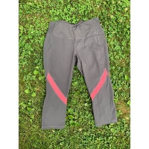 CALIA by Carrie Underwood Capri leggings size S